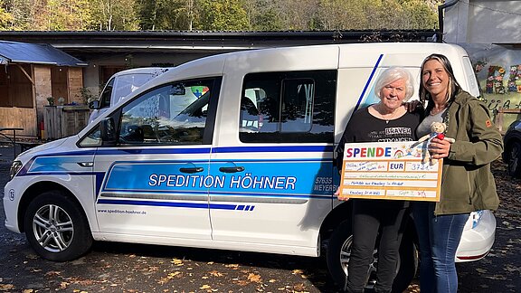 Trucker Babe Tinka bringt Hoffnung und Unterstützung