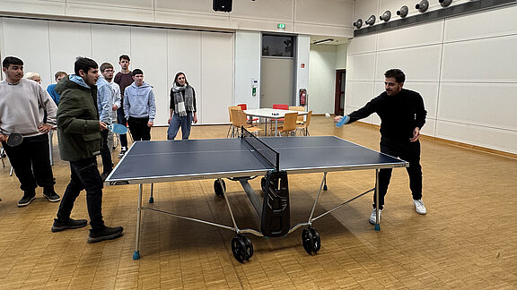 Tischtennisplatte für die Hanselmann-Schule