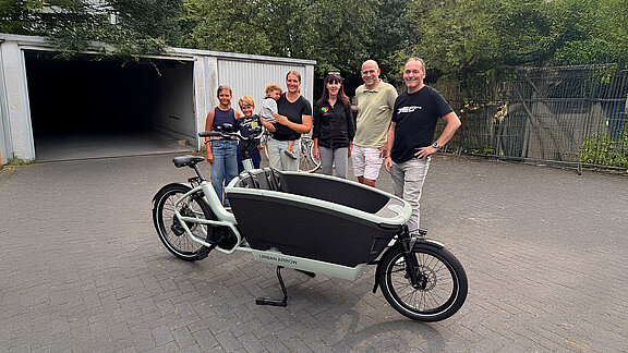 Ein Fahrrad, das Herzen bewegt